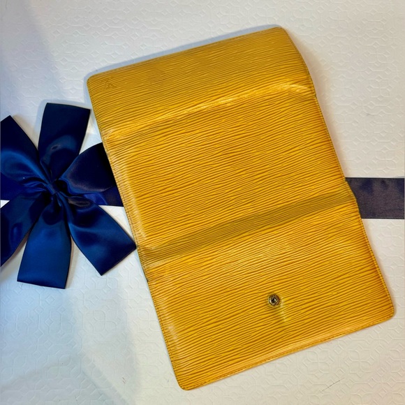 LOUIS VUITTON Yellow Epi leather Wallet international - Picture 8 of 9